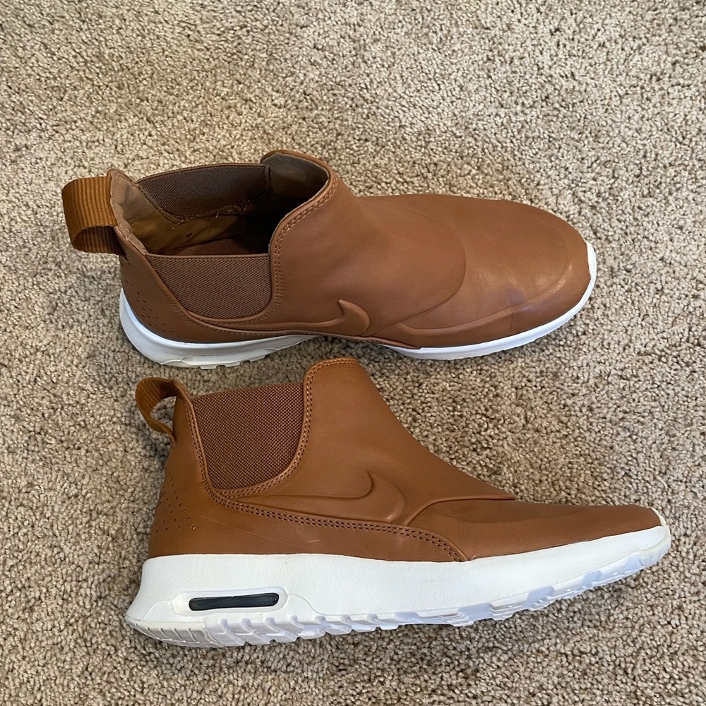 Nike Women's Air Max THEA MID Casual Shoes